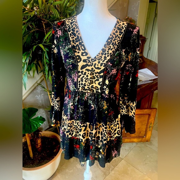 Cupio ladies, long sleeve baby doll style V-neck blouse, NWOT size medium - Picture 4 of 14